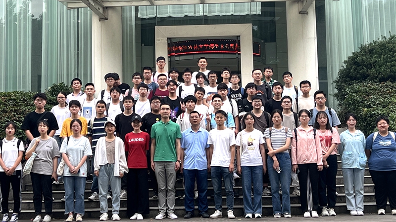 100余位浙江大學(xué)、浙江農(nóng)林大學(xué)學(xué)子到新光公司實(shí)習(xí)