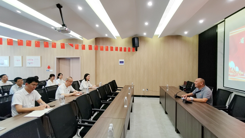 省黨代表、“早上好”書記陳重良為支部黨員上黨課_副本.jpg
